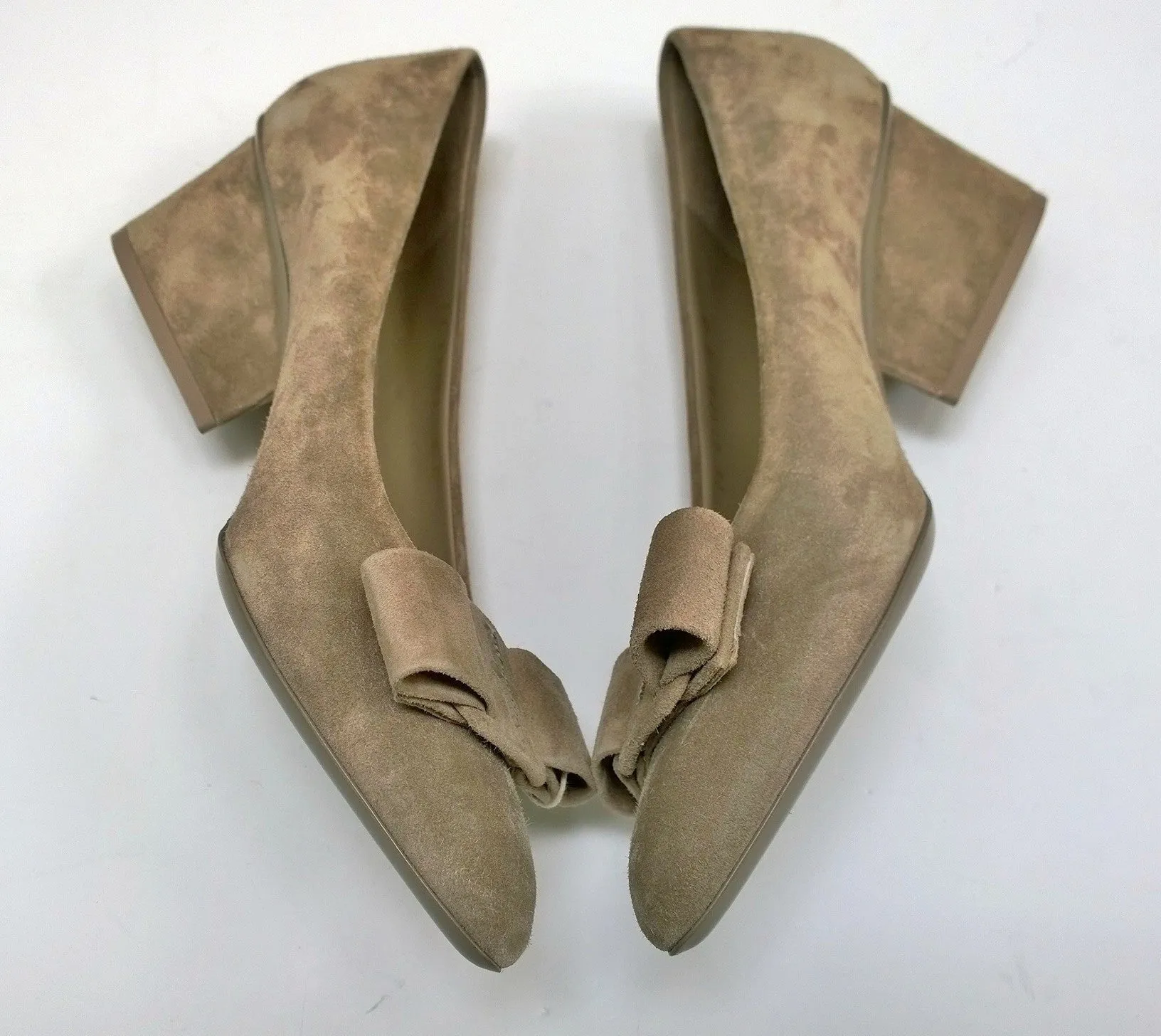 Ferragamo Viva Bay Leaf Khaki Suede 55 Heels B Width New in Box