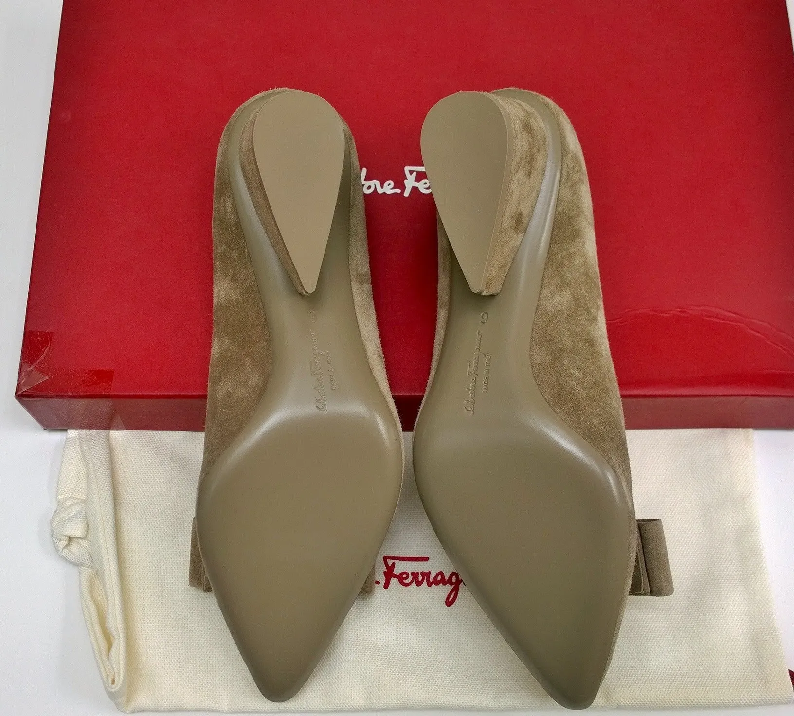 Ferragamo Viva Bay Leaf Khaki Suede 55 Heels B Width New in Box