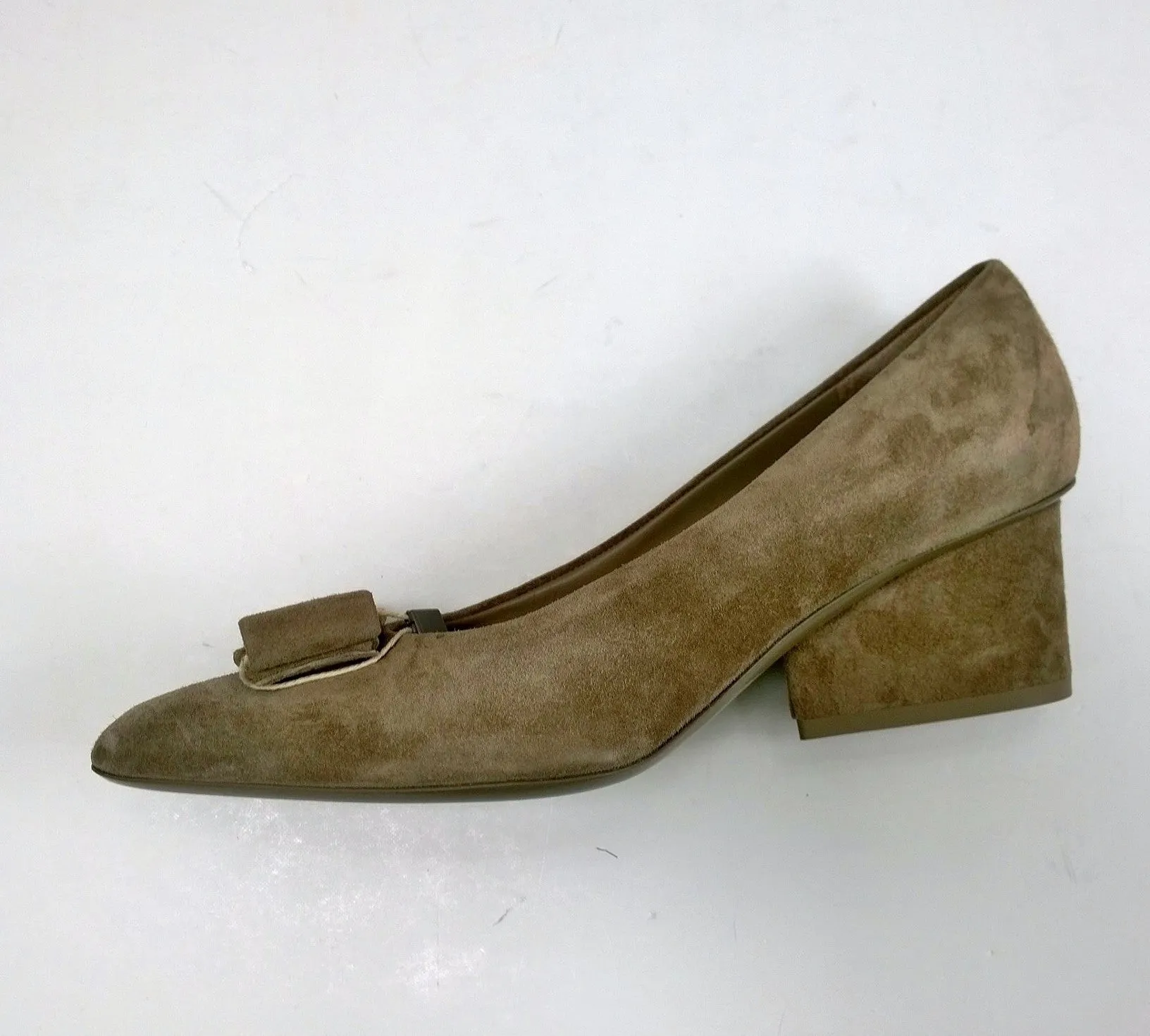 Ferragamo Viva Bay Leaf Khaki Suede 55 Heels B Width New in Box