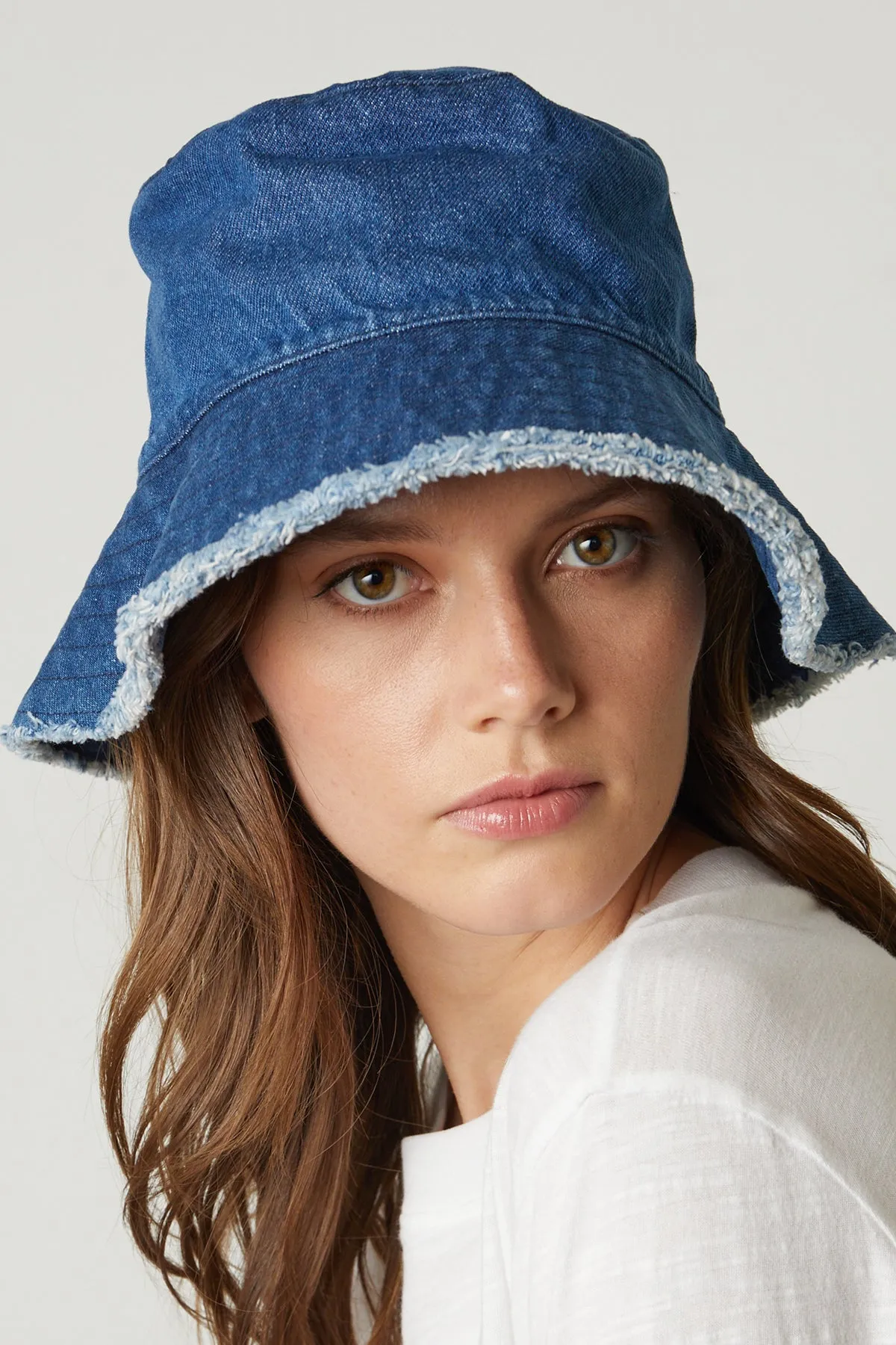 FRINGED BUCKET HAT