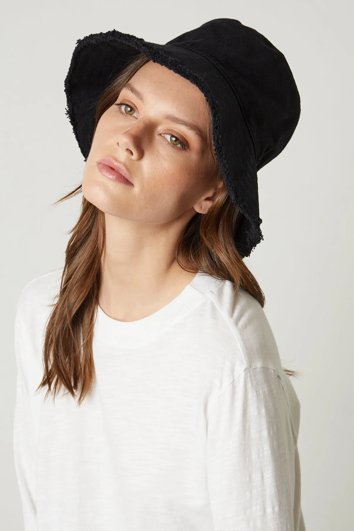 FRINGED BUCKET HAT